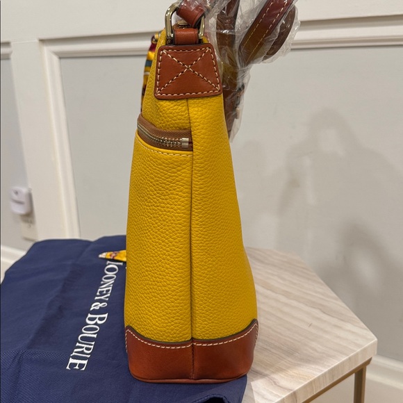 Dooney & Bourke Pebble Grain Mustard Leather Bag Crossbody NWT - Picture 5 of 17